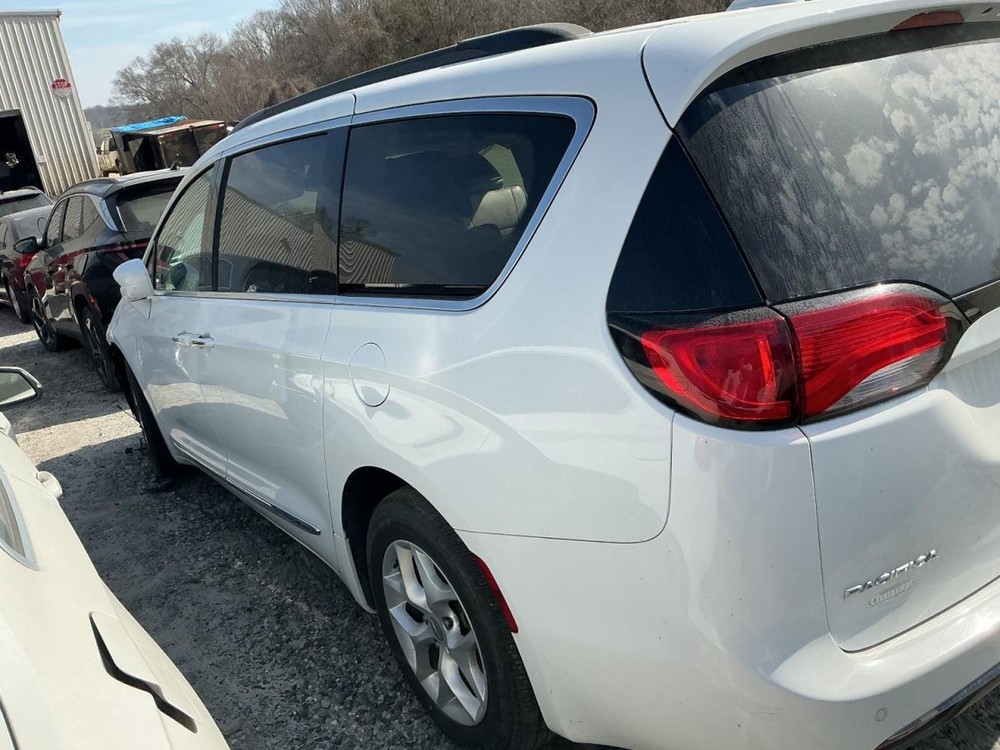 PACIFICA 2017 Glove Box 4990080