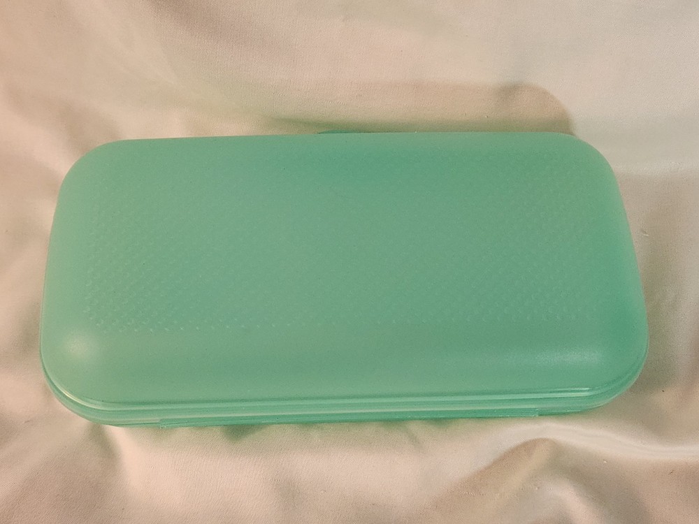 8" Vintage Tupperware Green Container Clam Shell 3431A-2