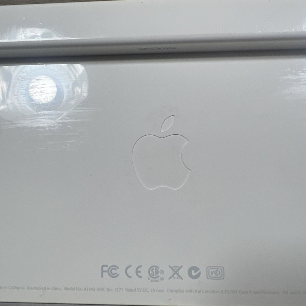 Apple A1243 Wired USB Slim Keyboard