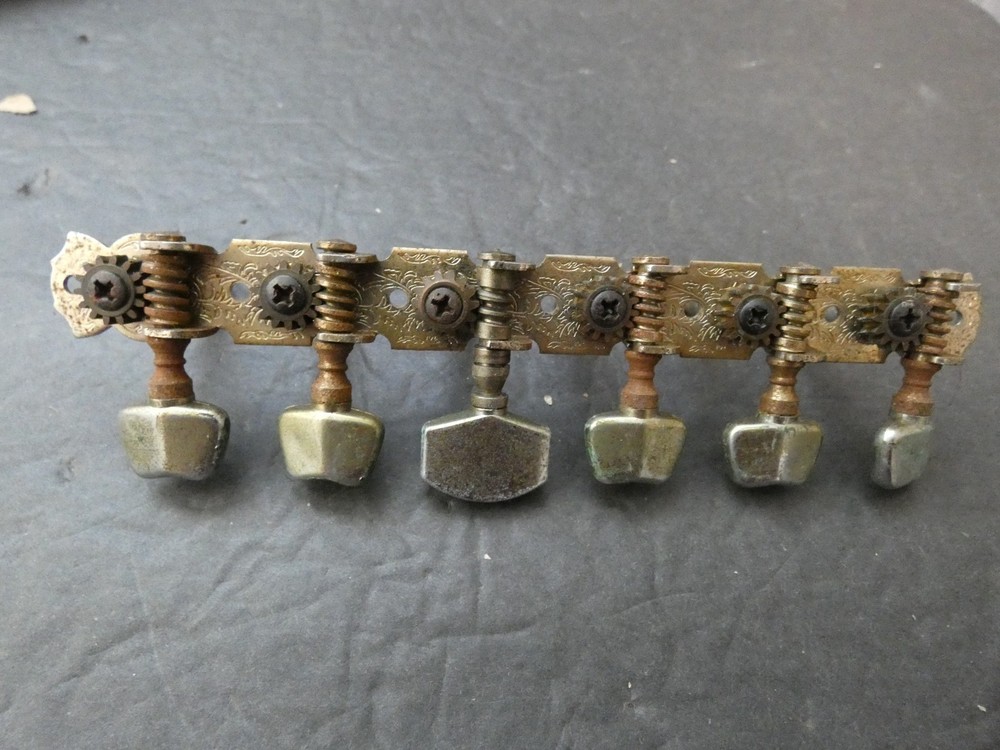 VINTAGE GUITAR TUNER 6 STRING