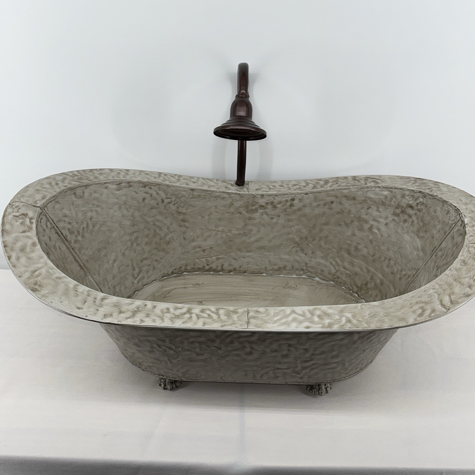 Newborn Studio Props 25x14x8 Antique Inspired Footed Bathtub/Prop/Decor