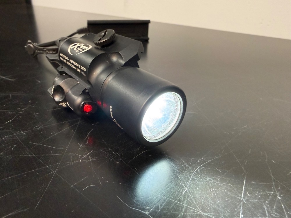 SureFire X400 LED Light with Red Laser / Pressure Switch