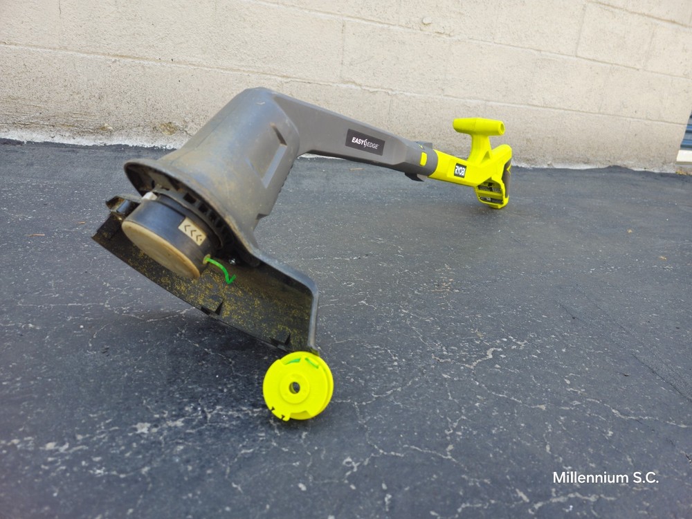 Ryobi ONE+ 18V 10in. Cordless Battery String Trimmer / Edger (Tool Only)