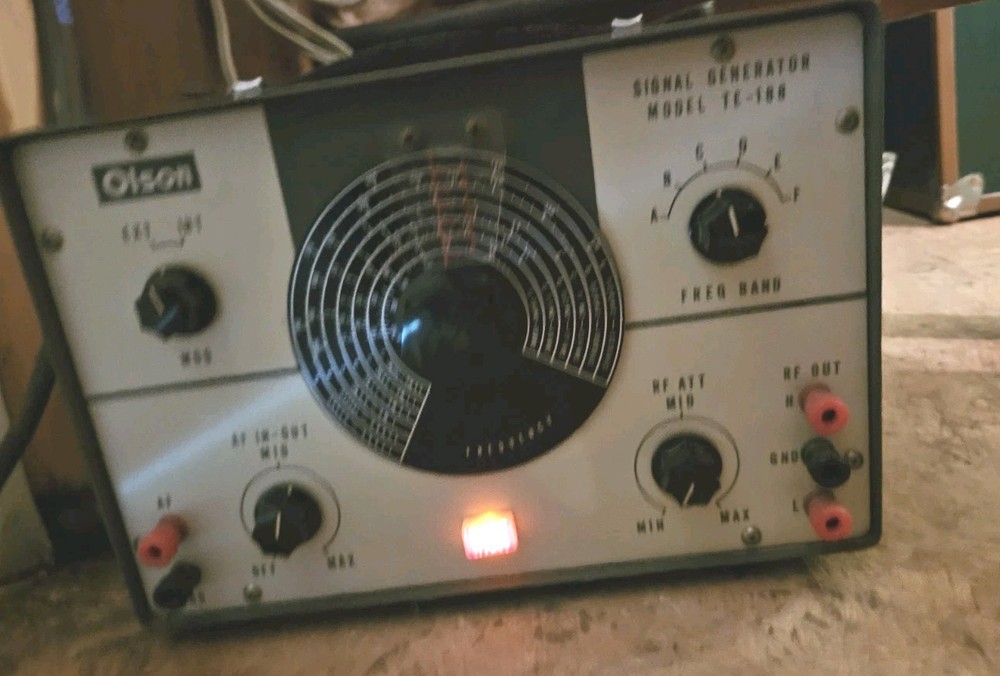 Olson Model TE-188 Signal Generator Powers On Untested