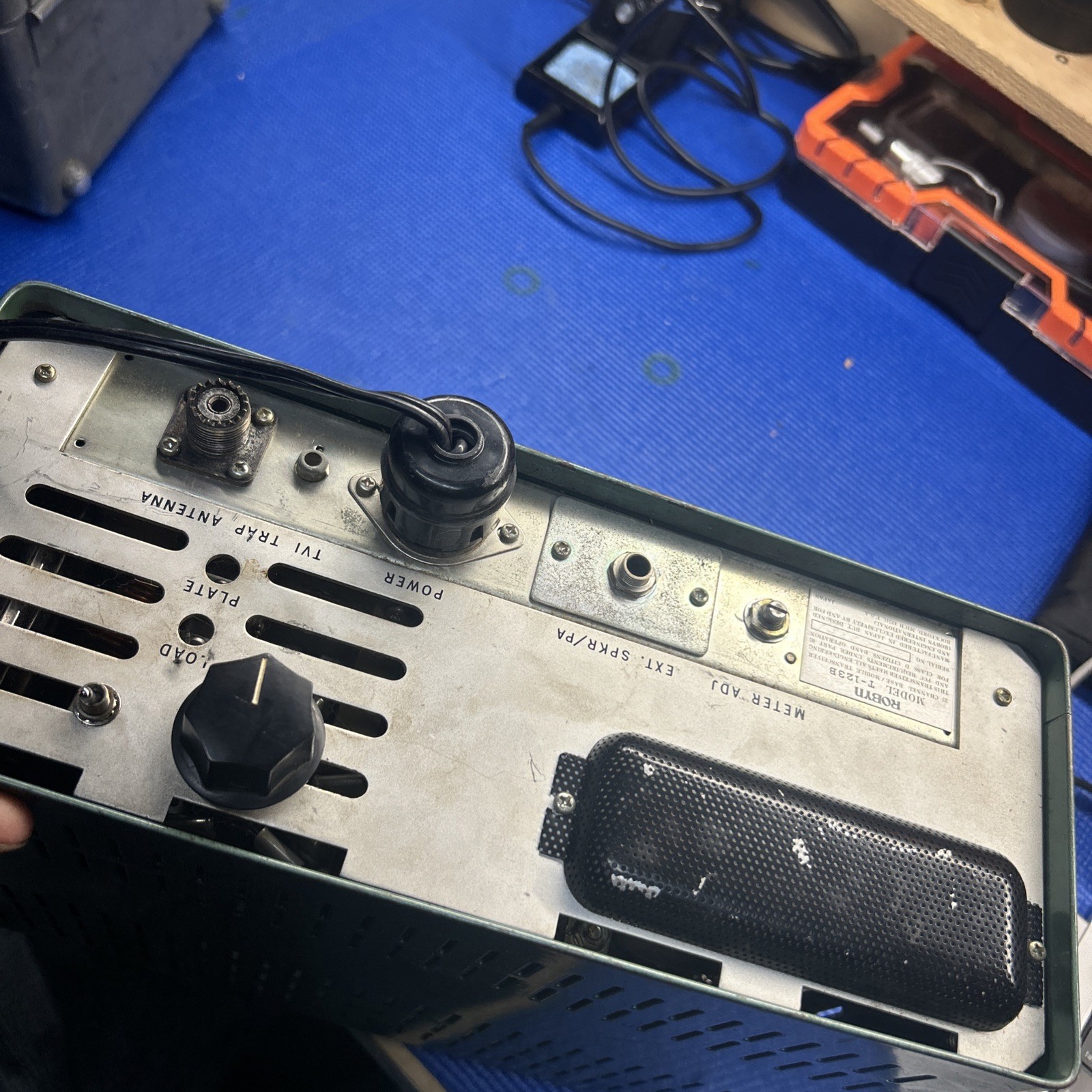 Robyn T-123B 23 Channel Citizens Band Transceiver Base Station Radio