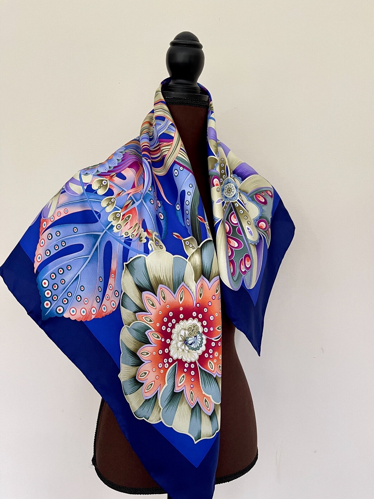 Salvatore Ferragamo Scarf Accessories Flower Garden Blue Floral Silk Wrap