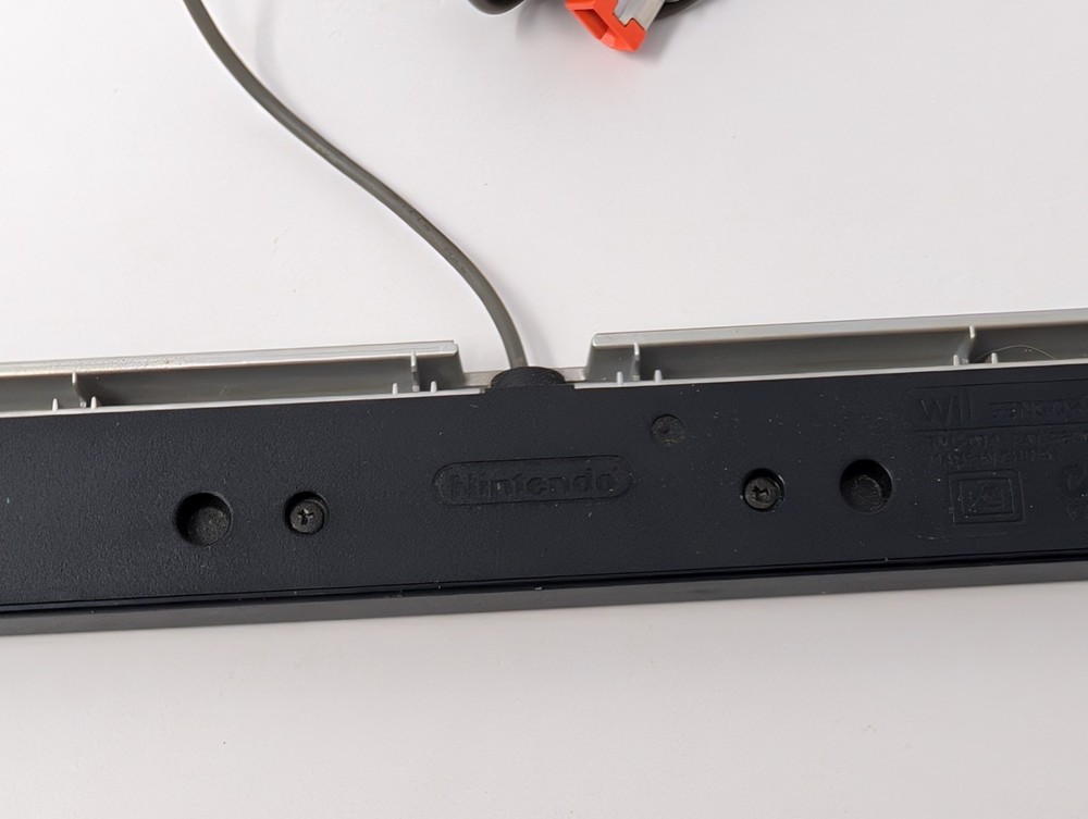 Nintendo RVL014 Original Wii Sensor Bar - Silver