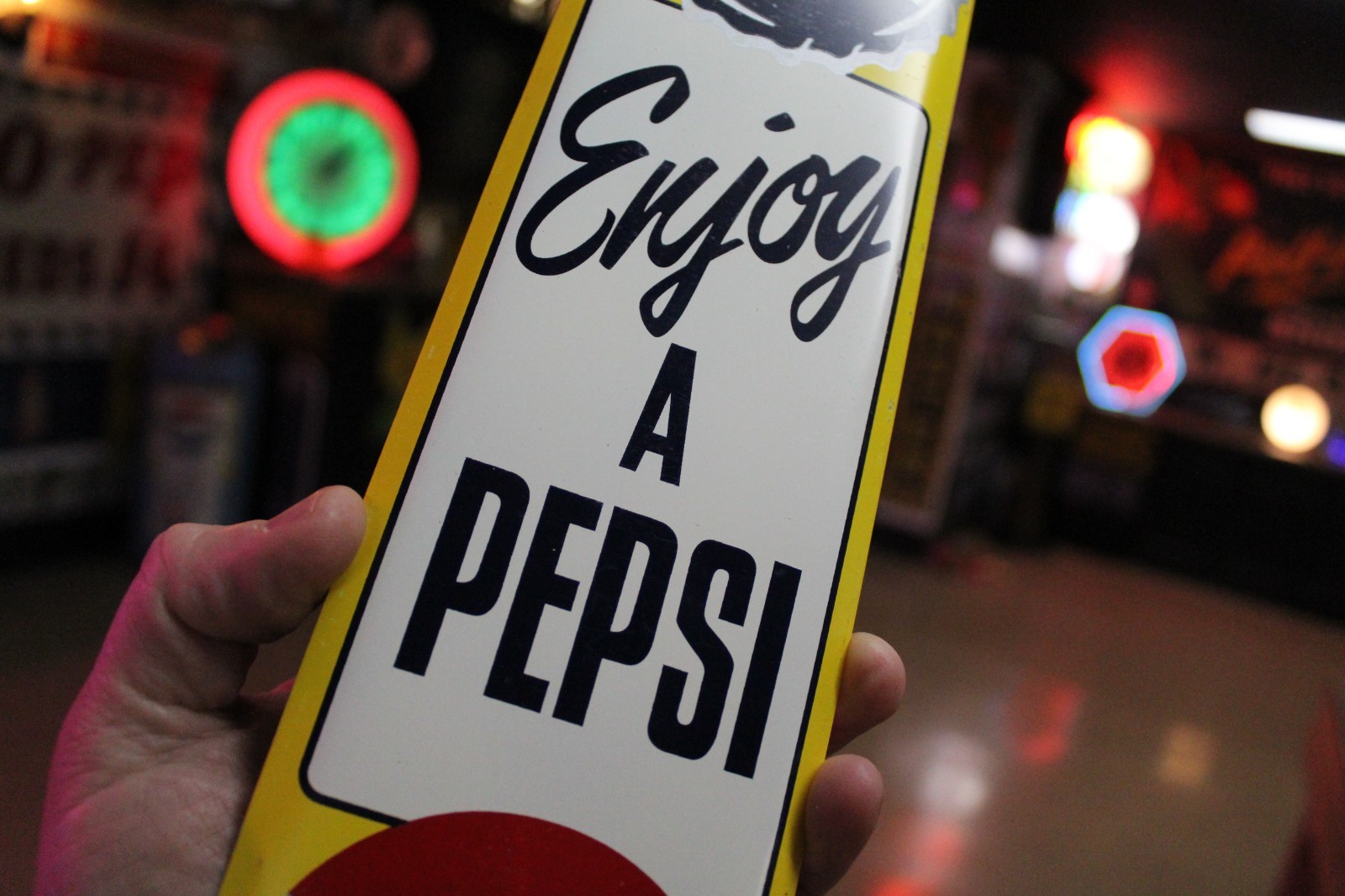 SCARCE 1954 ENJOY A PEPSI COLA STAMPED PAINTED METAL DOOR SIGN SODA BOTTLE CAP