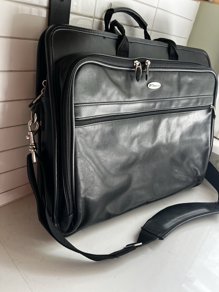 Targus Leather Notebook/Laptop Case Black And Shoulder Strap