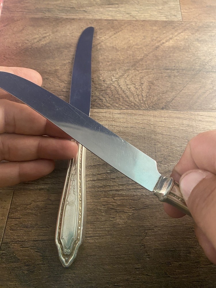 Set of 2 Dinner Knives Silverplated Ornate Unknown Pattern