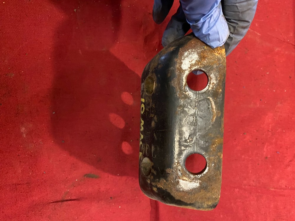 MACK CXU613 TOP BRACKET 20730596