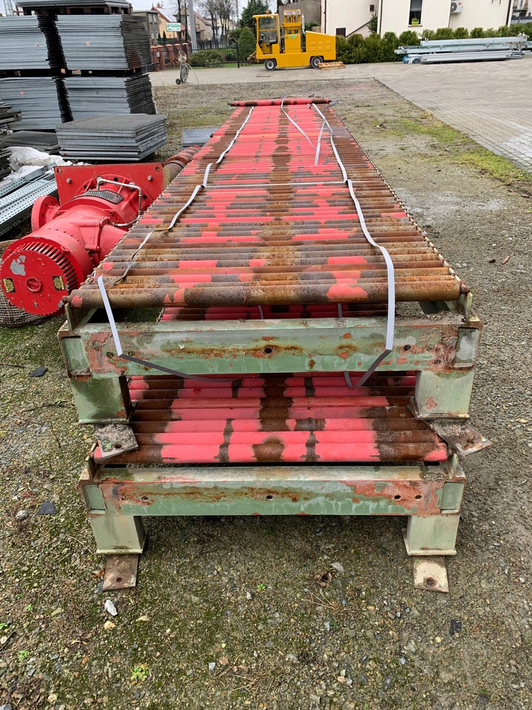 Transport rollers, conveyor, solid transport conveyor