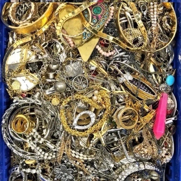 ⚜️ 2 LB Tangled Jewelry Treasure Lot ⚜️ Gold & Silver Tone Chains | Unsearched