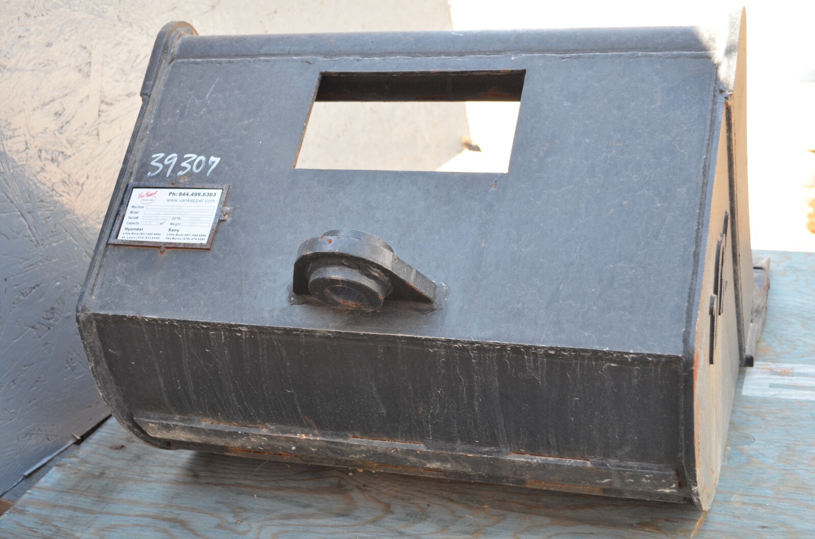 24" WAIN ROY BUCKET TO FIT A 3.5 METRIC TON MACHINE