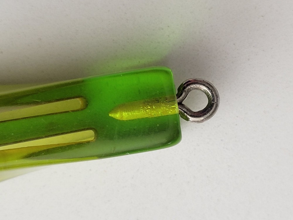 Vintage Bakelite Green Pendant/Purse Pull