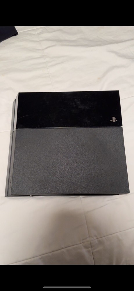 2015 PS4 (EXCELLENT CONDITION)