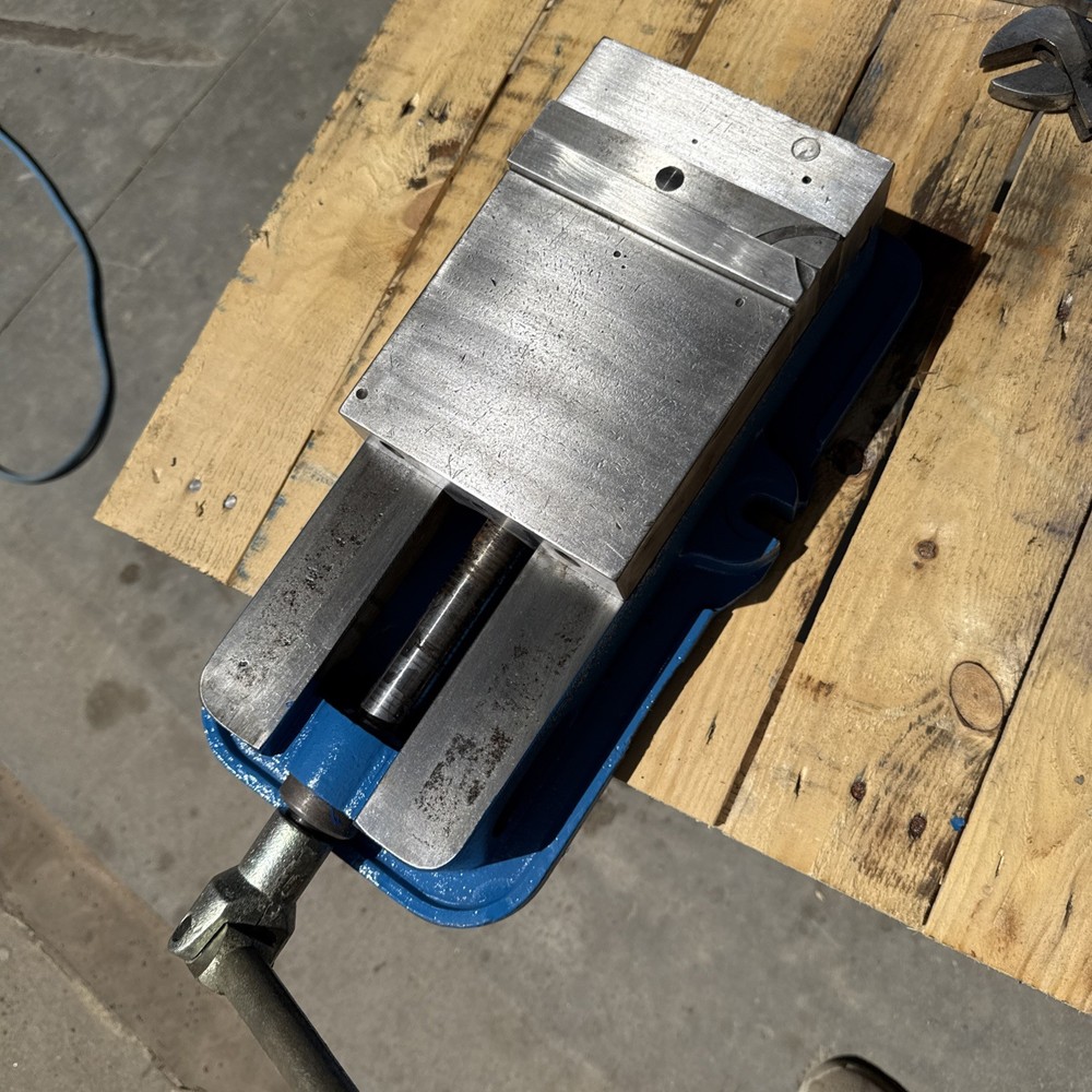 Kurt 6” Precision Machine Vise Model D60 (av13