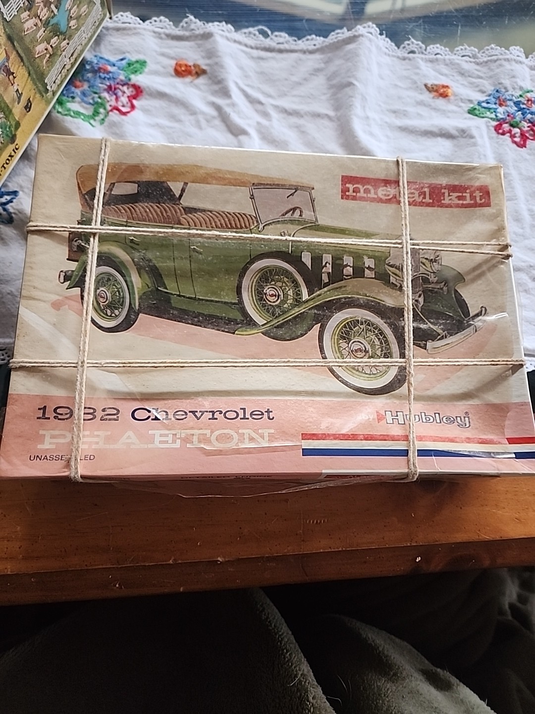 VTG NOS MIB CELLOPHANE IS LOOSE  1960S METAL KIT  CHEV PHAETON BY HUBLEY