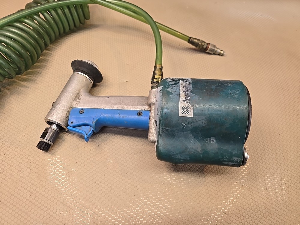 Avdel 0764 Hydro-Pneumatic Rivet Tool 70 psi 1506 lb Pulling Force