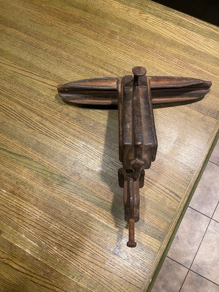 Vintage Disston 3D Saw Vise