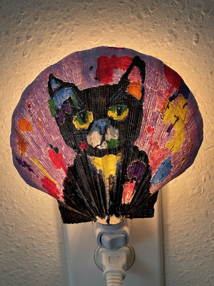 Hand Painted OOAK Seashell Cat Night Light 2