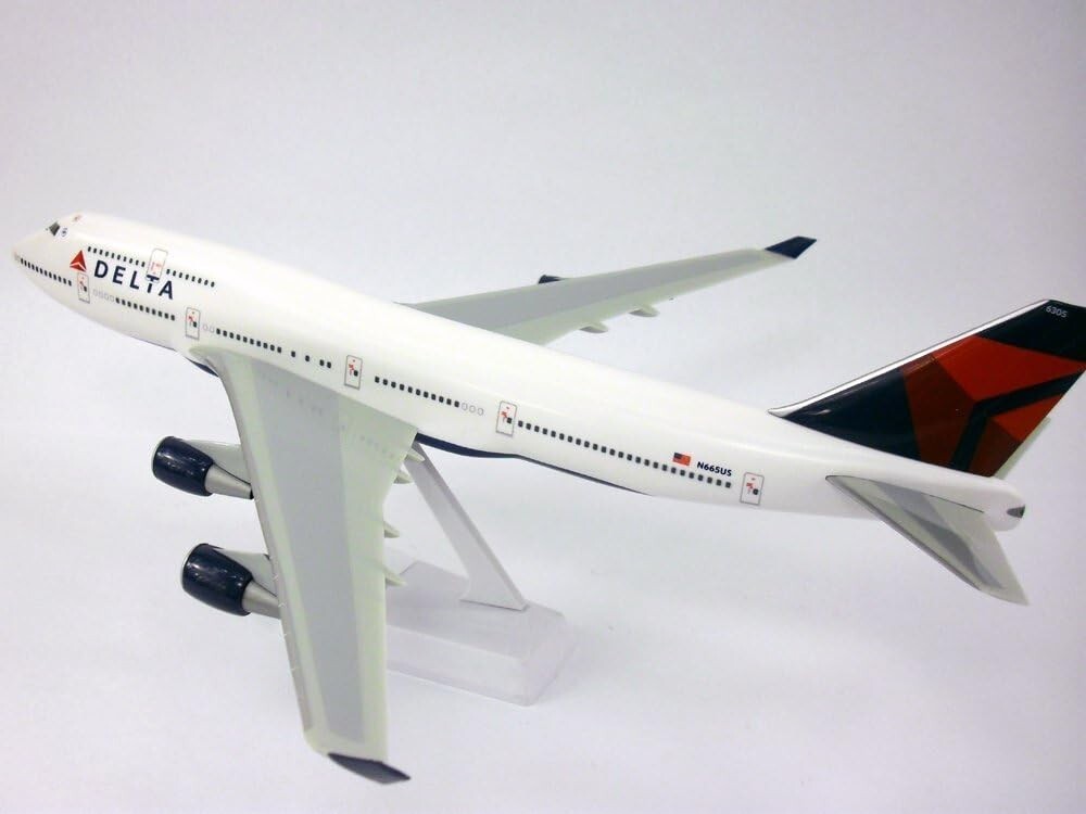 Flight Miniatures Delta Airlines Boeing 747-400 1:200 Scale Model Airplane