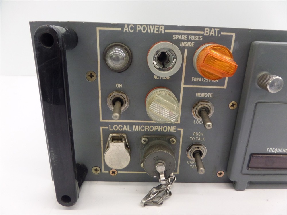ITT Aerospace Optical Division 8004201-69 UHF Radio Transmitter