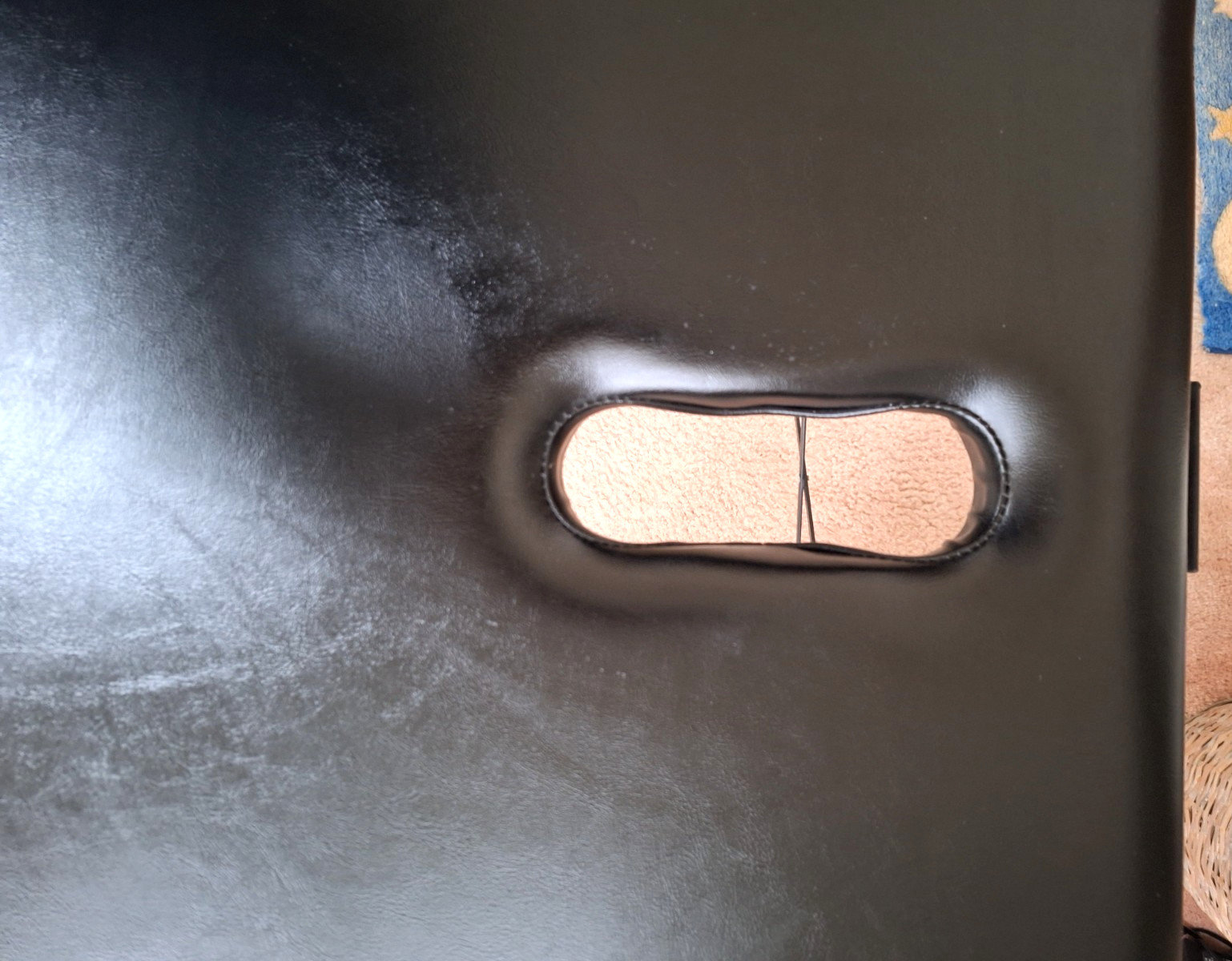 Battle Creek Portable Massage Table 042 Aluminum Legs w/ Carry Case pre-owned