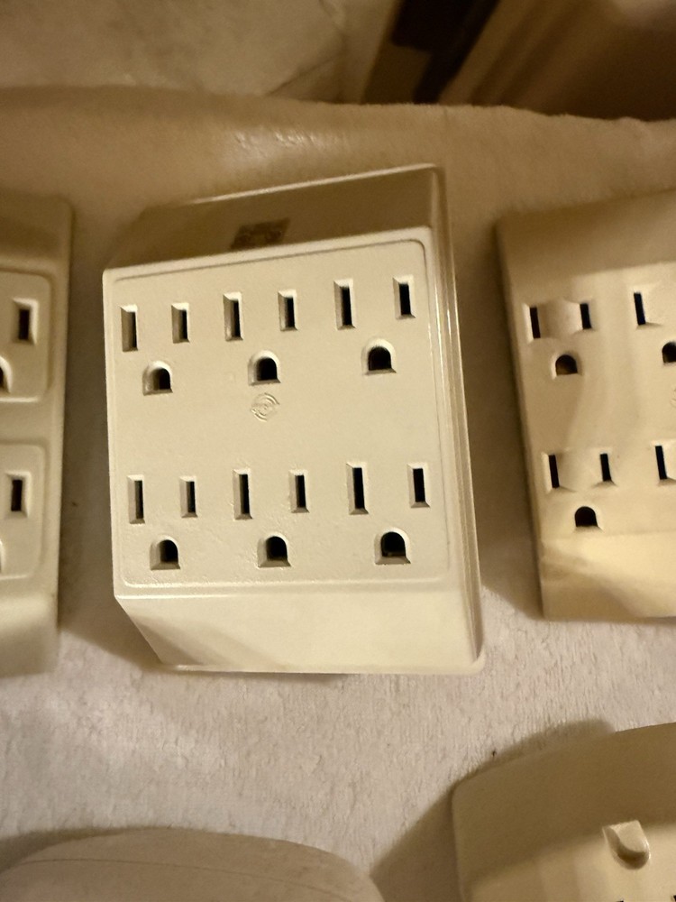 7 Electrical Extenders /surge Protectors