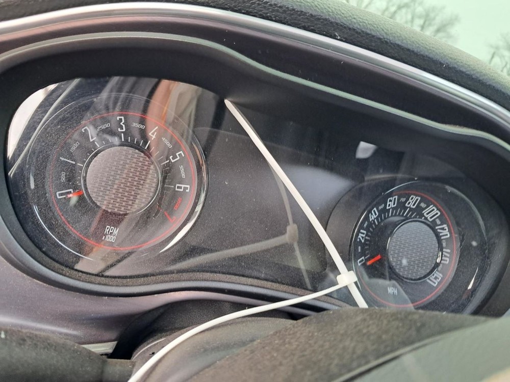 CHALLENGE 2016 Glove Box 4884216