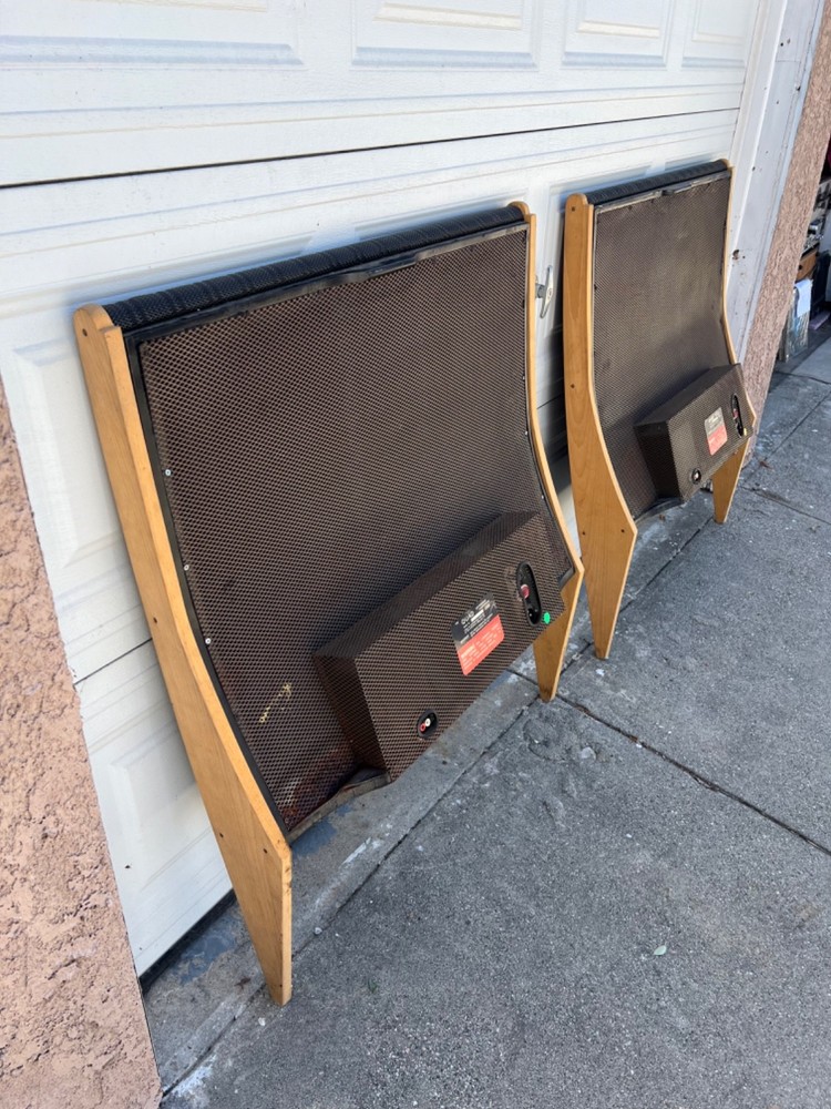 THE QUAD ELECTROSTATIC SPEAKERS