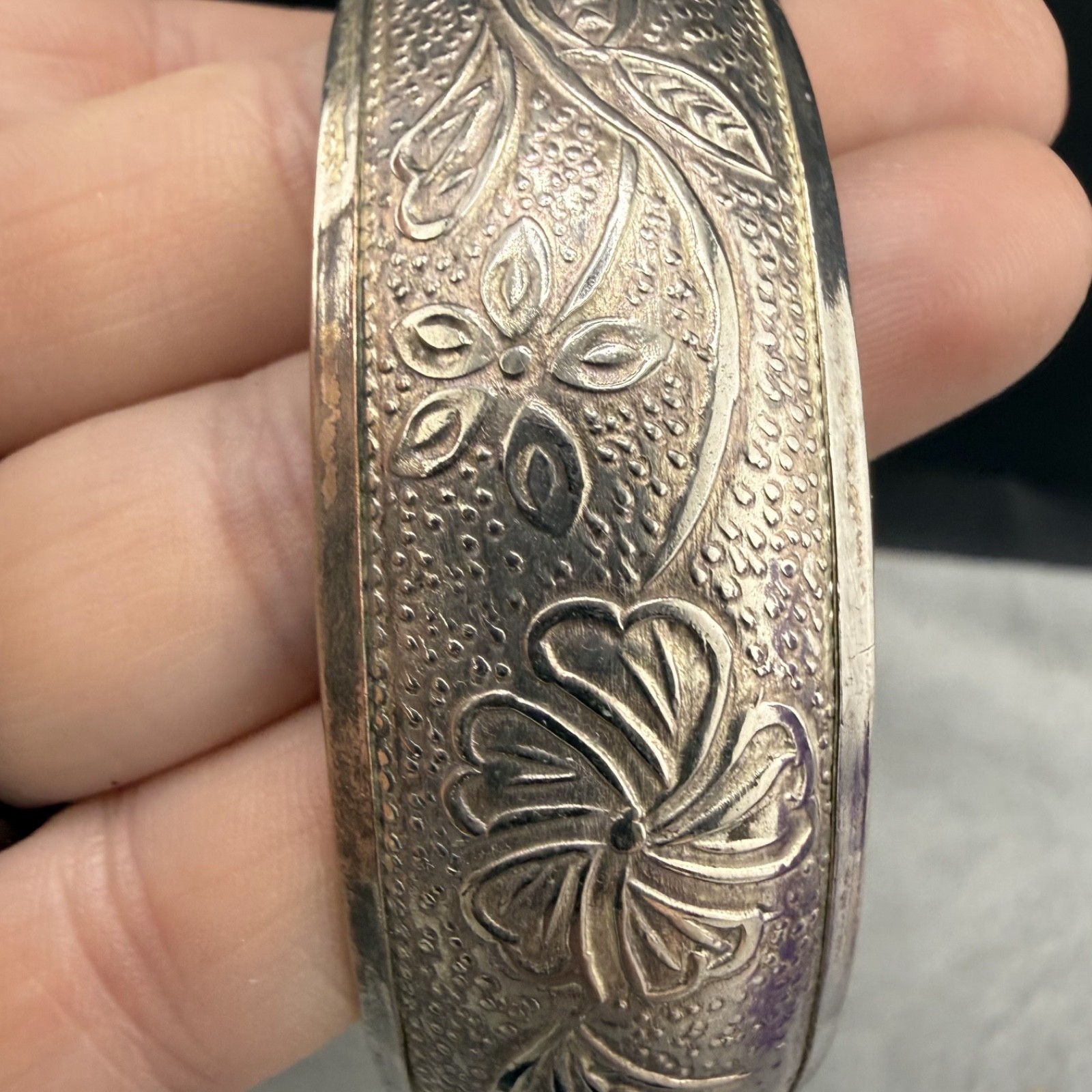 Vintage Bangle Bracelet Silver Tone Embossed 9”