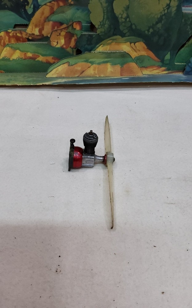 COX THIMBLEDRONE PEE WEE .020 ENGINE WITH PROP