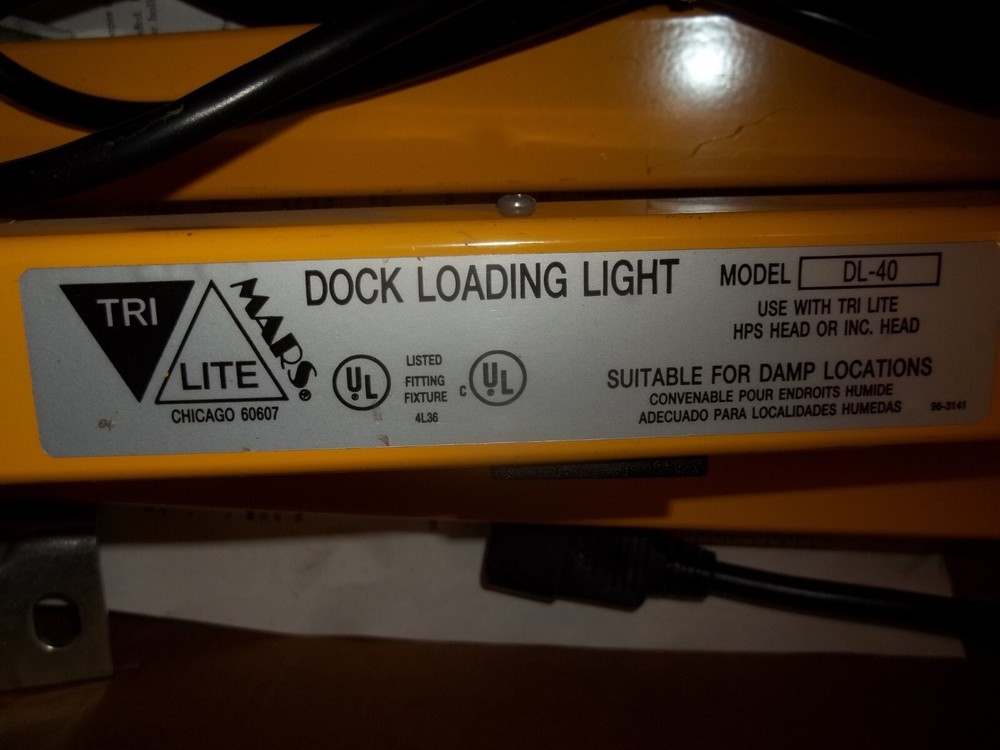 MARS TRI LITE DOCK LOADING LIGHT DL-40 SUITABLE FOR DAMP LOCATIONS (485)