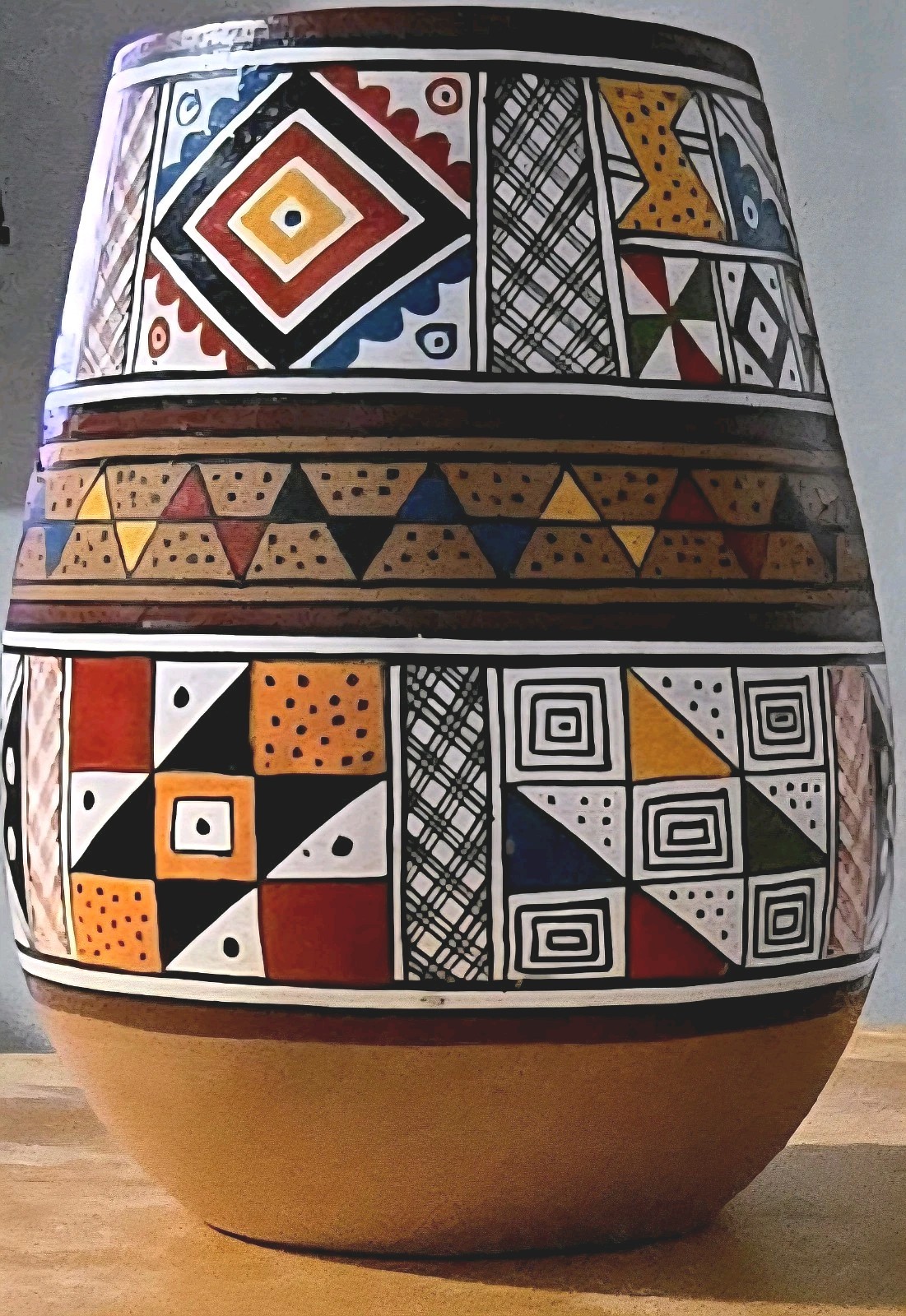 POTTERY "PERUVIAN" (QUERO) VTG HAND-PAINTED COLORFUL CEREMONY POTTERY 7" inch