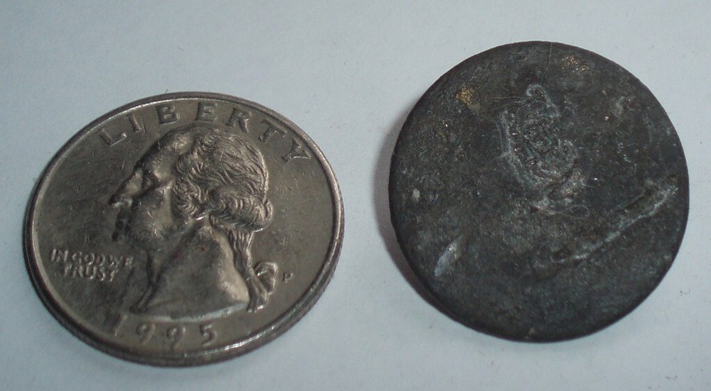 1823 - 1865 ANTIQUE SOLID PEWTER JACKET BUTTON W/ ST EDWARDS CROWN MAKER MARK