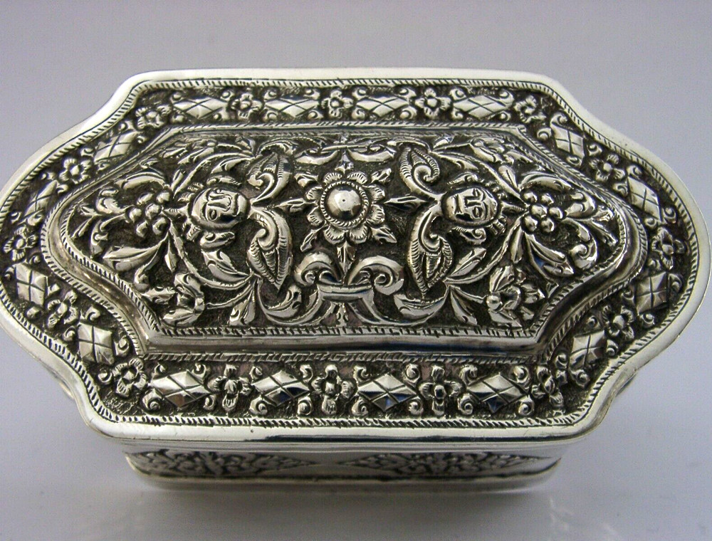 GOOD SIZE 132g INDIAN CEYLON SOLID SILVER TABLE BOX c1900 ANTIQUE