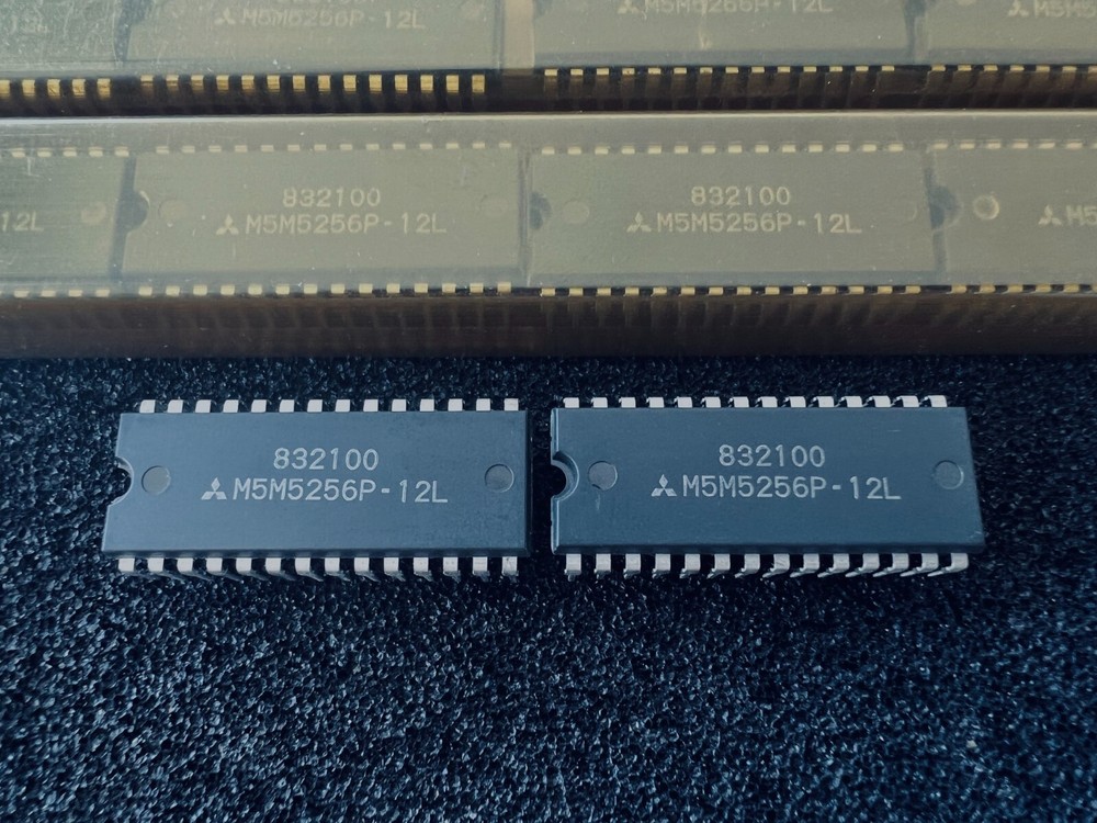 M5M5256P-12L