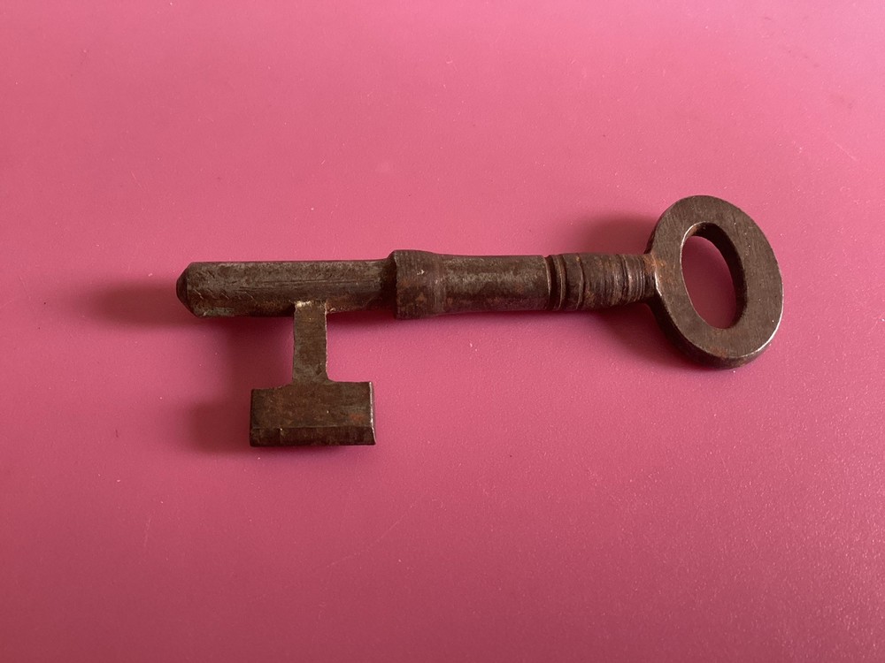 ANTIQUE, SOLID BARREL FORGED METAL KEY FOR DECOR, DISPLAY, CRAFT etc.  (REF K9)