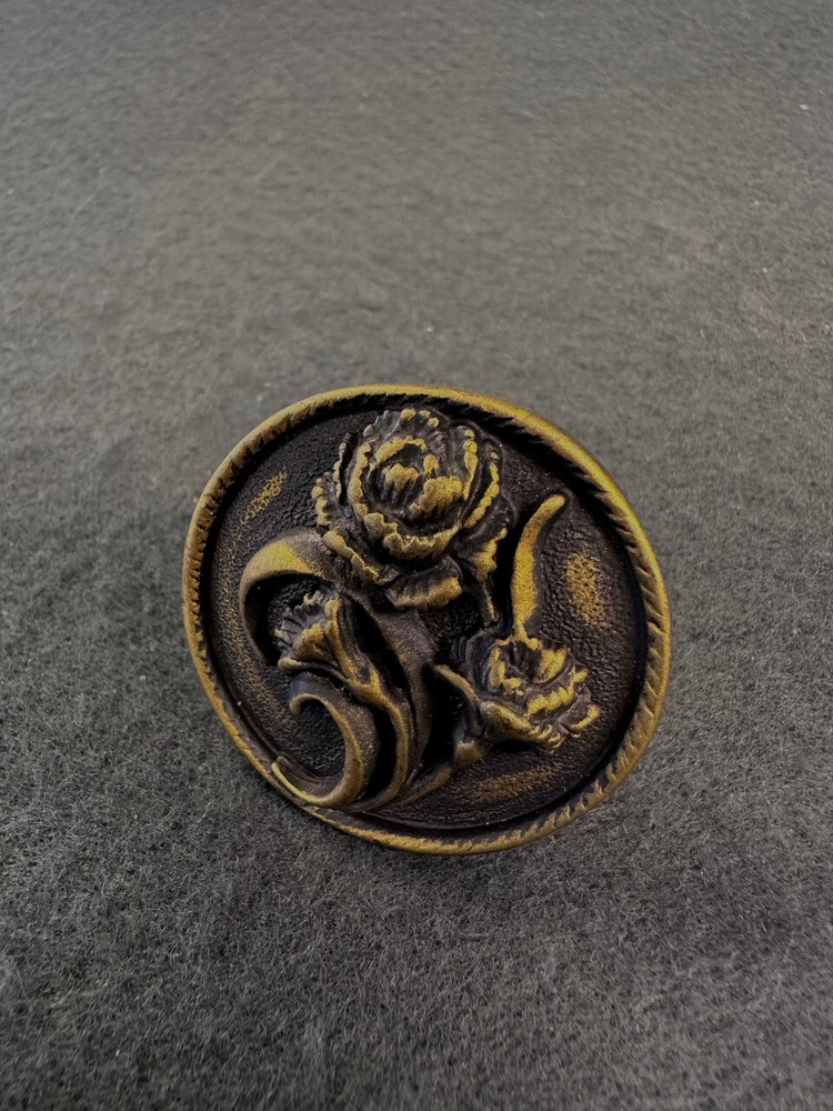 1-1/2" Carnation Right Knob in Rubbed Bronze