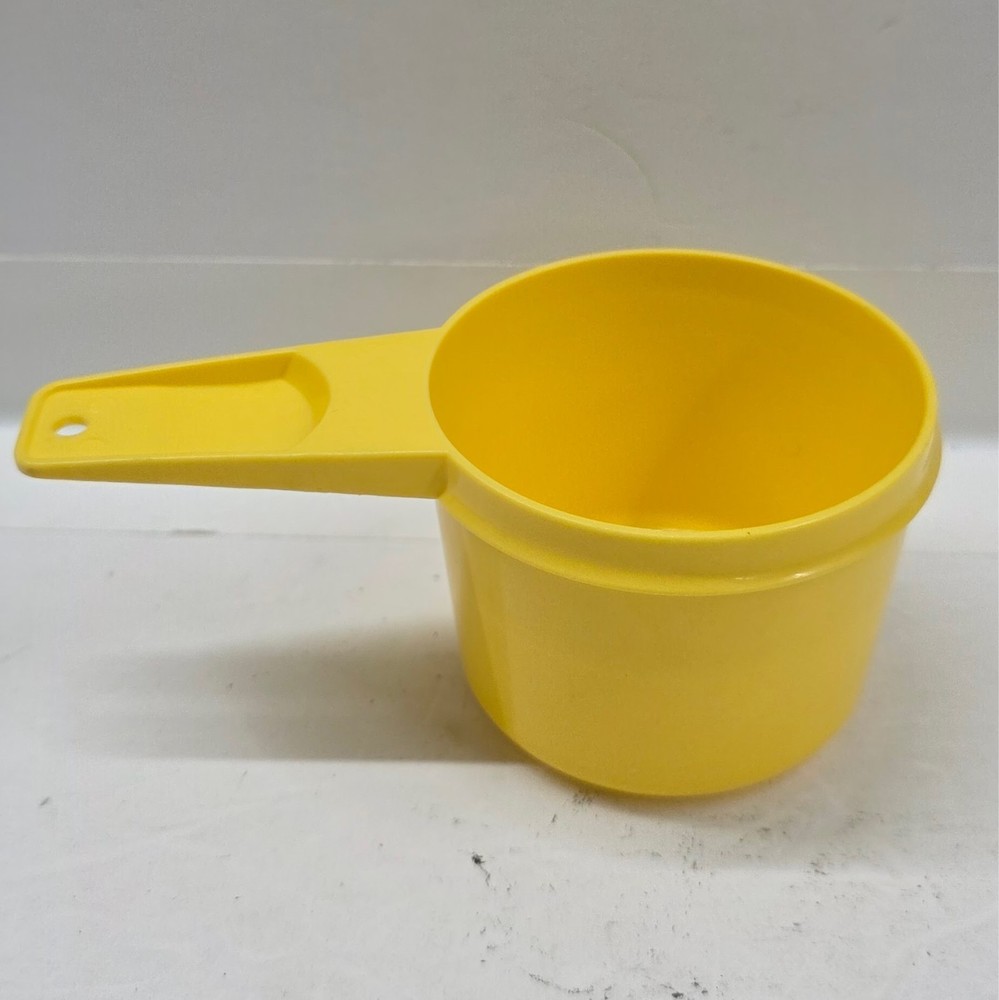 VINTAGE 2/3 Cup Tupperware Yellow Stacking Nesting Measuring Cup Retro
