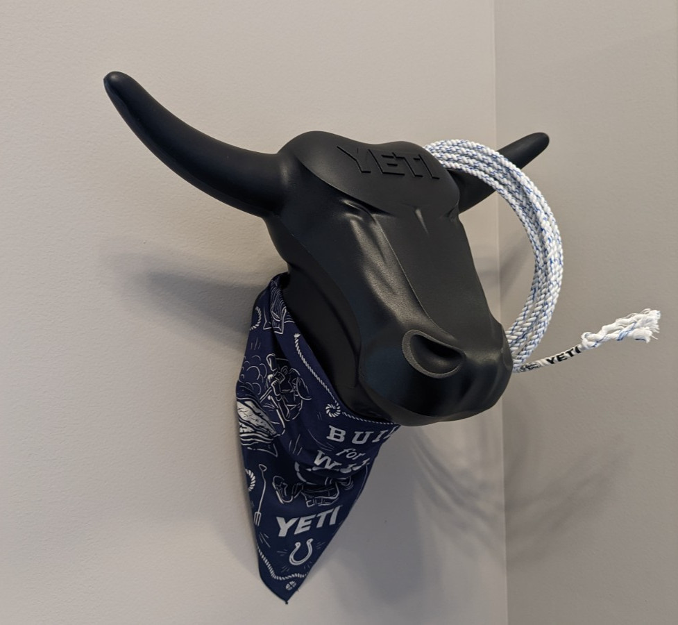 YETI Slick Horns Roping Dummy Wall Mount + optional bandana