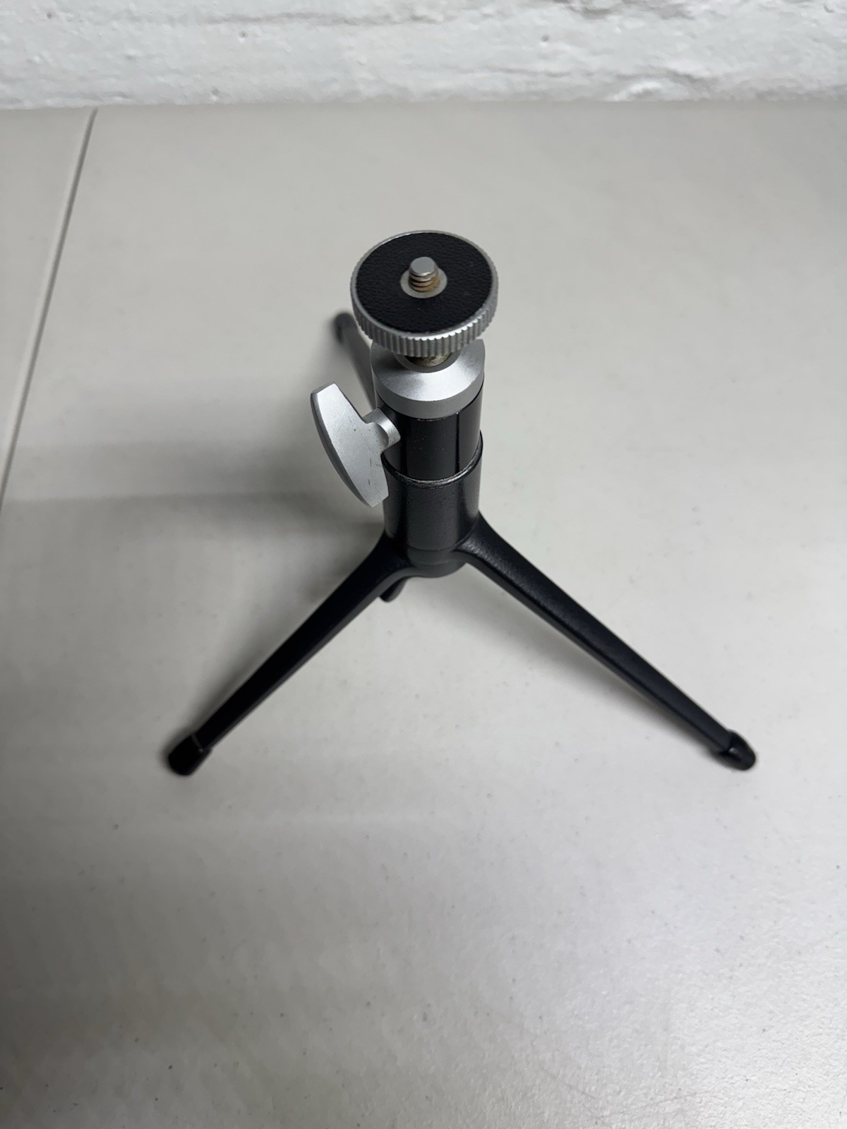 Vintage LEITZ WETZLAR CAMERA COMPACT SMALL TRIPOD W/ BALL JOINT HEAD SOCKET