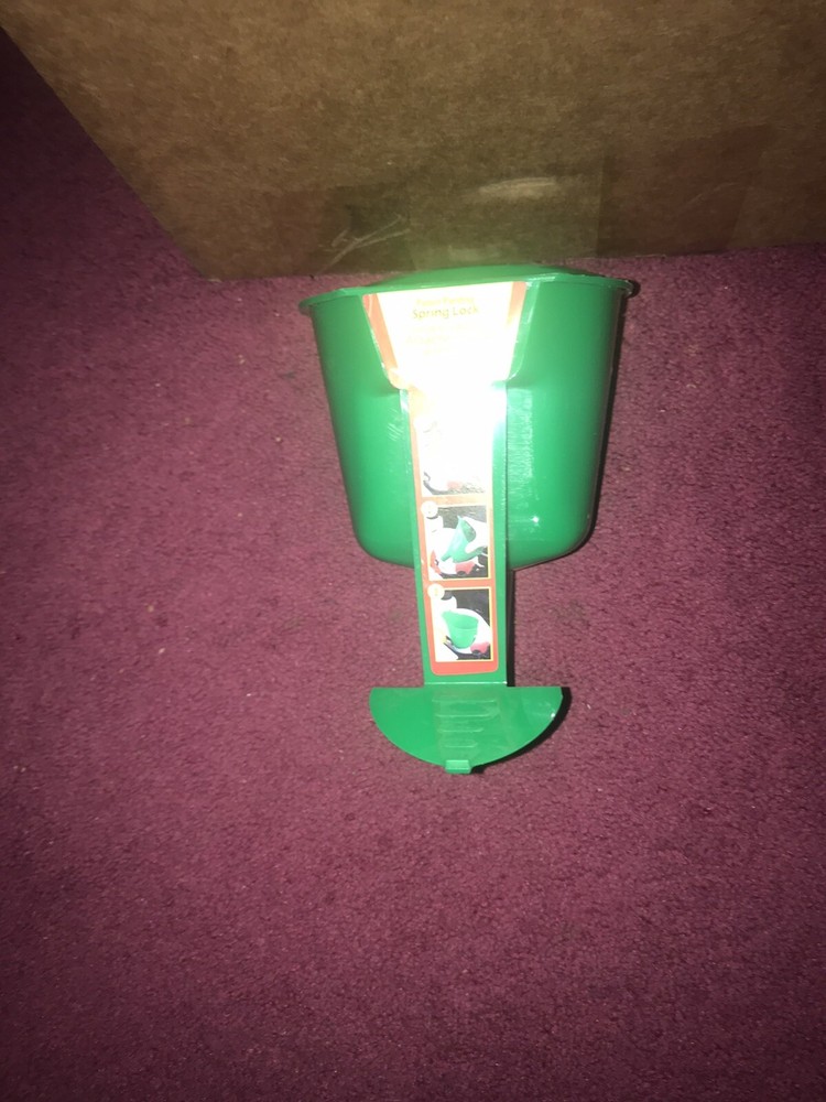 FloTool Hands Free Spring Locking Funnel New!!