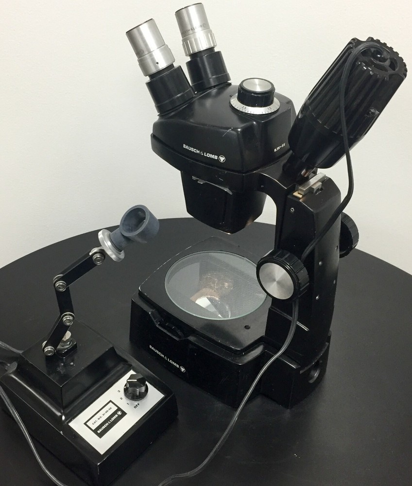 Bausch & Lomb StereoZoom 4 0.7x-3x Microscope w/ B & L Light Source