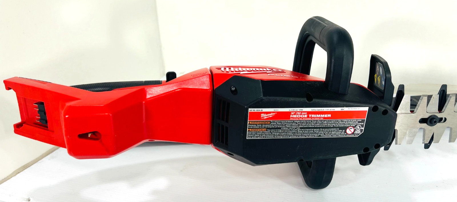Milwaukee M18 FUEL 30" Hedge Trimmer 3034-20 ***Tool Only****