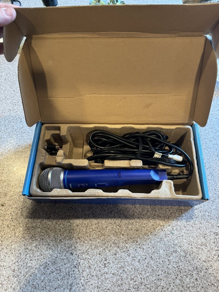 Plug and sing effects karaoke microphone