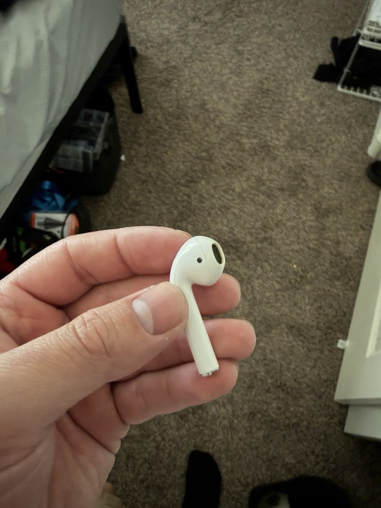 Apple AirPods 2nd Generation with Charging Case - White