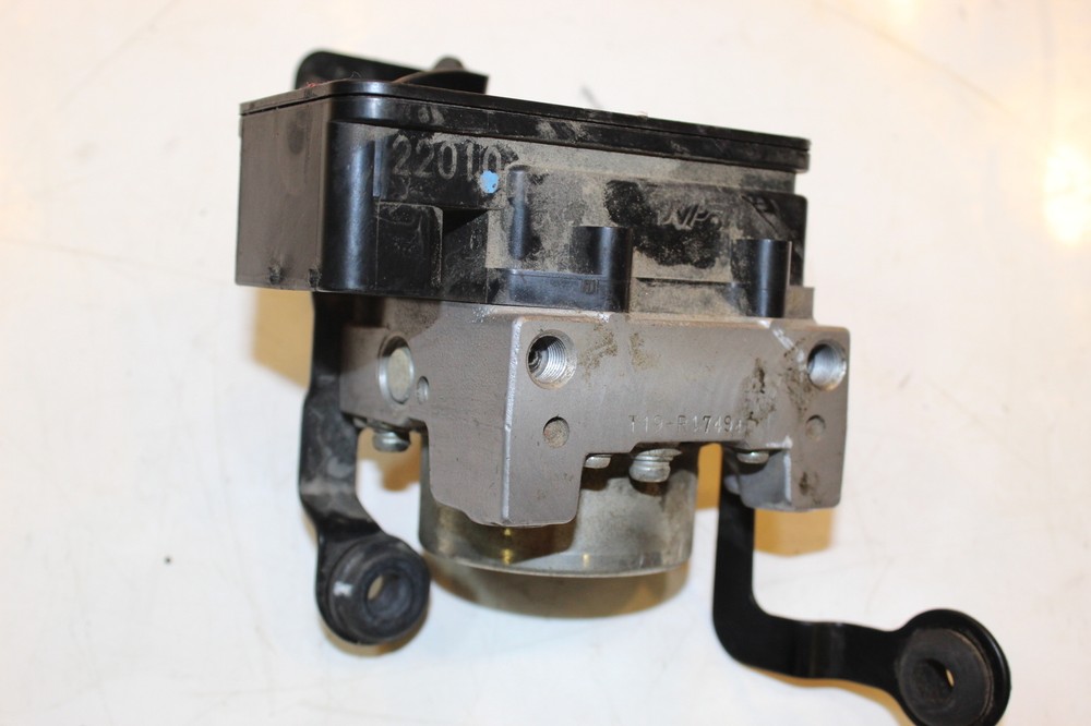 2013 Triumph Tiger 800 ABS Brake Pump Unit Module Control 2022011