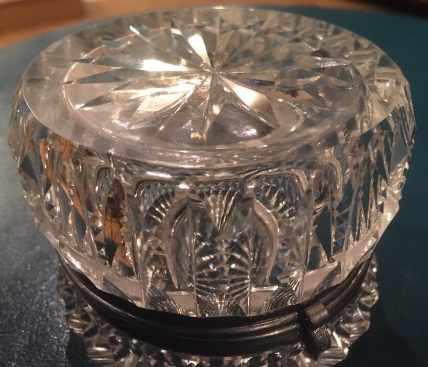 Petite Master Brilliant Cut Crystal Clamshell Lidded Round Vanity Jar & Silver